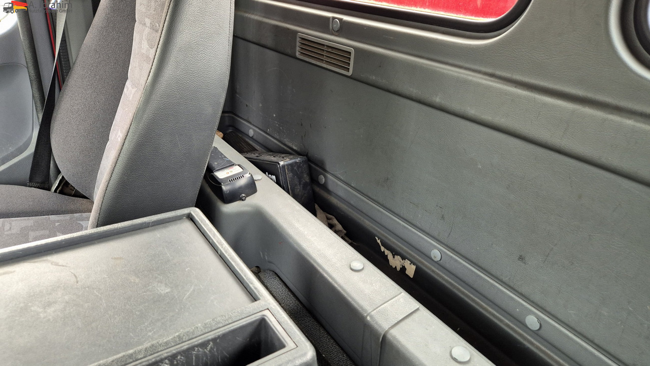 Mercedes-Benz 1833 HIAB Kran, Funk FB Scheckheft gepflegt bei Mercedes - Kamion sa tovarnim sandukom, Kamion sa dizalicom: slika 4 Mercedes-Benz 1833 HIAB Kran, Funk FB Scheckheft gepflegt bei Mercedes - Kamion sa tovarnim sandukom, Kamion sa dizalicom: slika 4