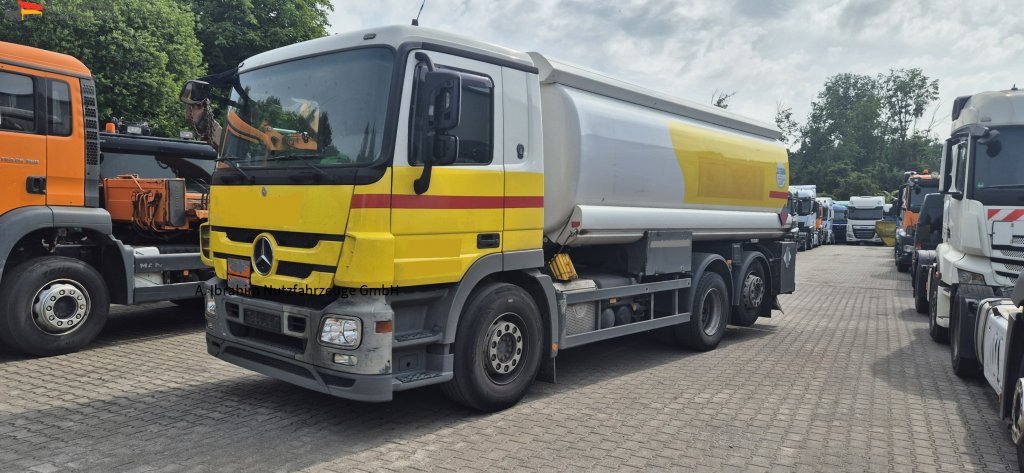 Mercedes-Benz 2536 L 3 Kammer 19500 L Oben Unten Befüllung - Kamion cisterna: slika 1 Mercedes-Benz 2536 L 3 Kammer 19500 L Oben Unten Befüllung - Kamion cisterna: slika 1