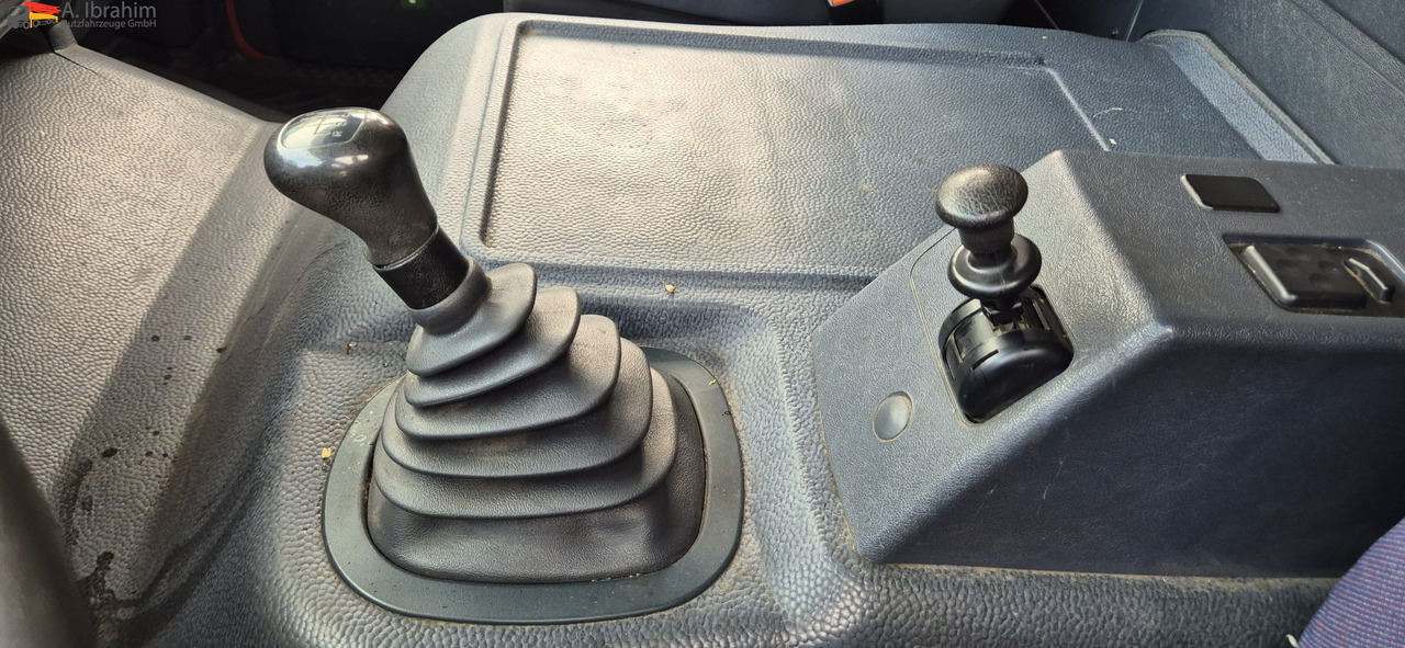 Mercedes-Benz 823 LBW | Radstand 4900 mm | 7.2 m Pritsche Klima | 3 Pedals - Dostavno vozilo sa ceradom: slika 3 Mercedes-Benz 823 LBW | Radstand 4900 mm | 7.2 m Pritsche Klima | 3 Pedals - Dostavno vozilo sa ceradom: slika 3