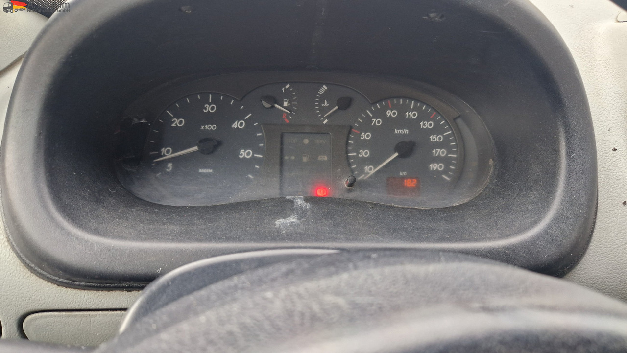 Renault 52AF, zwillingsbereift 2.8 nicht neu, aber läuft, - Furgon: slika 2 Renault 52AF, zwillingsbereift 2.8 nicht neu, aber läuft, - Furgon: slika 2