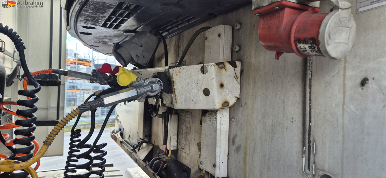 Schmitz SKO24 TK SL 200 | -30°C | Lift-Achse | Scheibenbremse - Poluprikolica hladnjače: slika 3 Schmitz SKO24 TK SL 200 | -30°C | Lift-Achse | Scheibenbremse - Poluprikolica hladnjače: slika 3