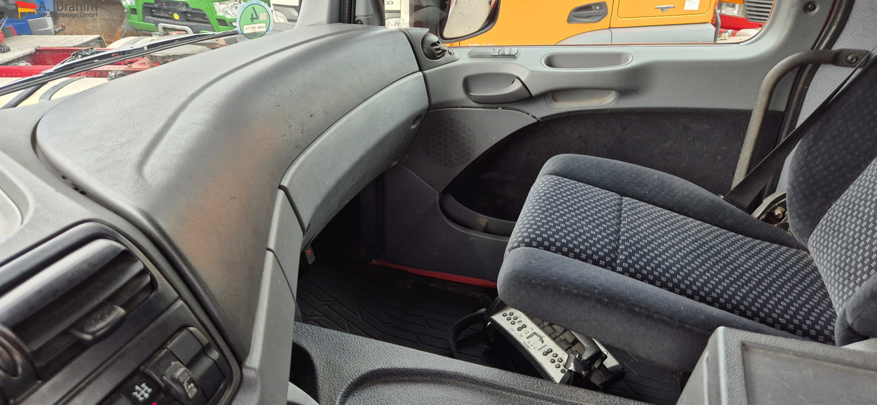 Tegljač Mercedes-Benz 1841 Kran HIAB 166Bj. 2016 Funk FB ,mp3: slika 6 Tegljač Mercedes-Benz 1841 Kran HIAB 166Bj. 2016 Funk FB ,mp3: slika 6