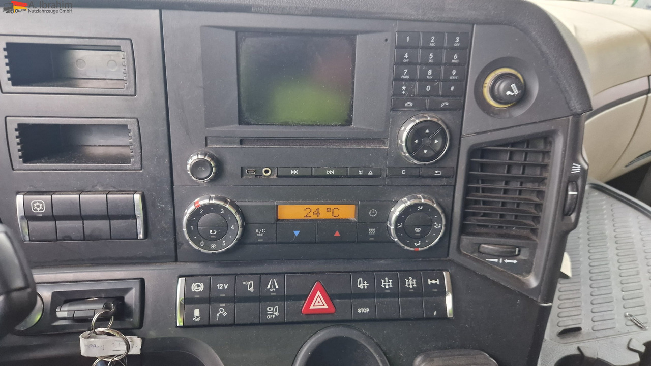 Mercedes-Benz 1843 Topzustand einsatzbereit, Motor nur 150 tkm - Tegljač: slika 3 Mercedes-Benz 1843 Topzustand einsatzbereit, Motor nur 150 tkm - Tegljač: slika 3