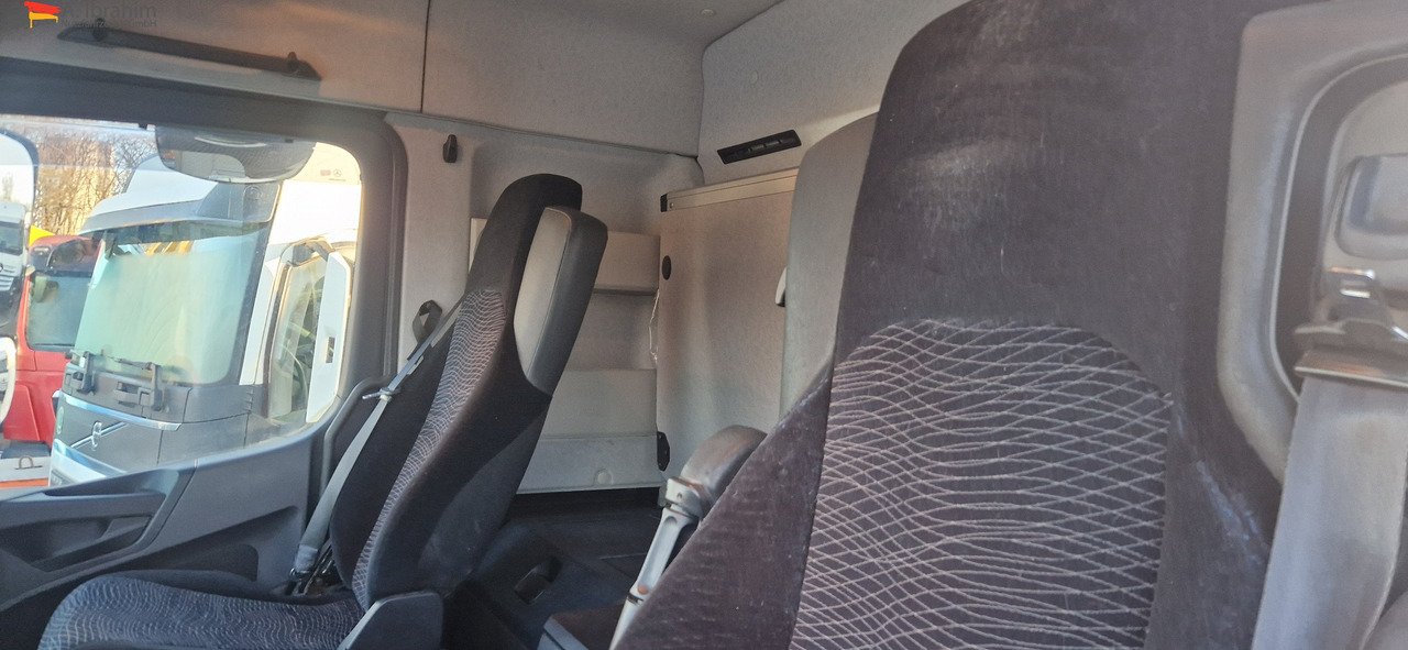 Mercedes-Benz 2643 6x4, Blatt Luft, scheckheft Mercedes , Kipphydraulik - Tegljač: slika 3 Mercedes-Benz 2643 6x4, Blatt Luft, scheckheft Mercedes , Kipphydraulik - Tegljač: slika 3