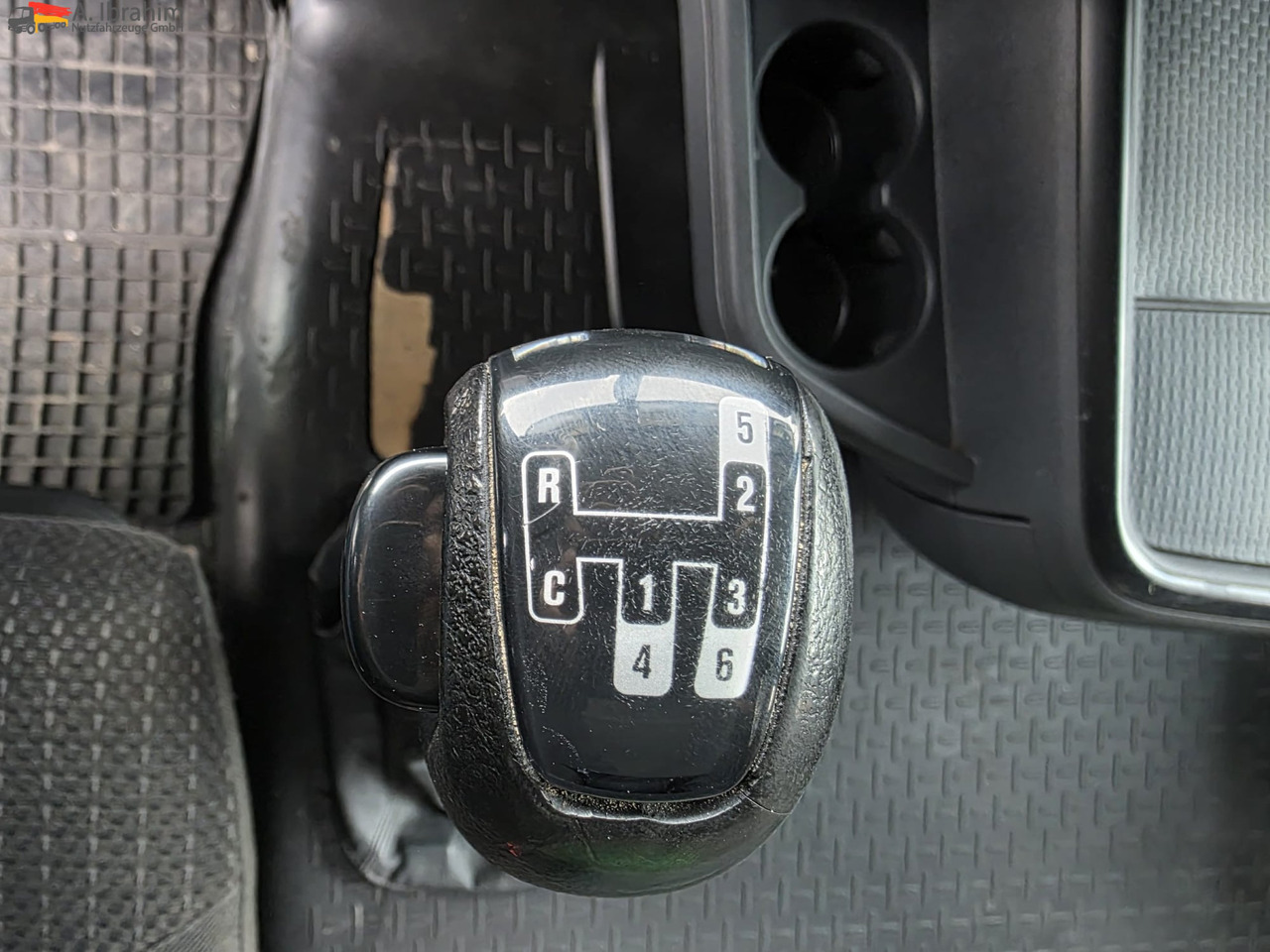 Scania R560 | 6x4 | V8 | Blatt Blatt | Schaltgetriebe |Kipphydraulik | Klima | Trommelbremse| 3 Pedals - Tegljač: slika 4 Scania R560 | 6x4 | V8 | Blatt Blatt | Schaltgetriebe |Kipphydraulik | Klima | Trommelbremse| 3 Pedals - Tegljač: slika 4