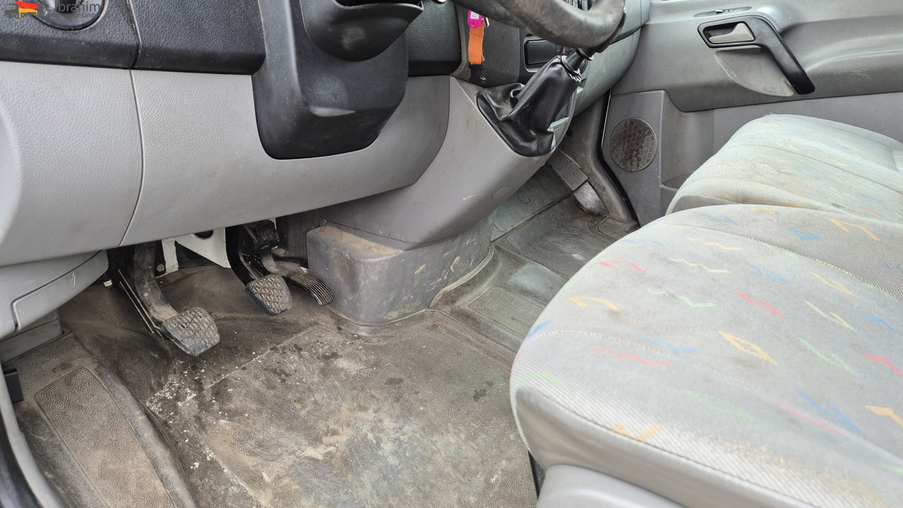 VW Crafter 2.5 Diesel Zustand gut - Furgon: slika 4 VW Crafter 2.5 Diesel Zustand gut - Furgon: slika 4