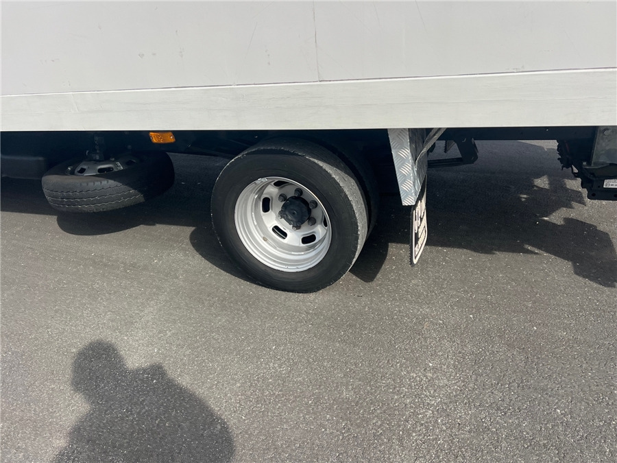 Dostavno vozilo sa zatvorenim sandukom Iveco 35C16: slika 13