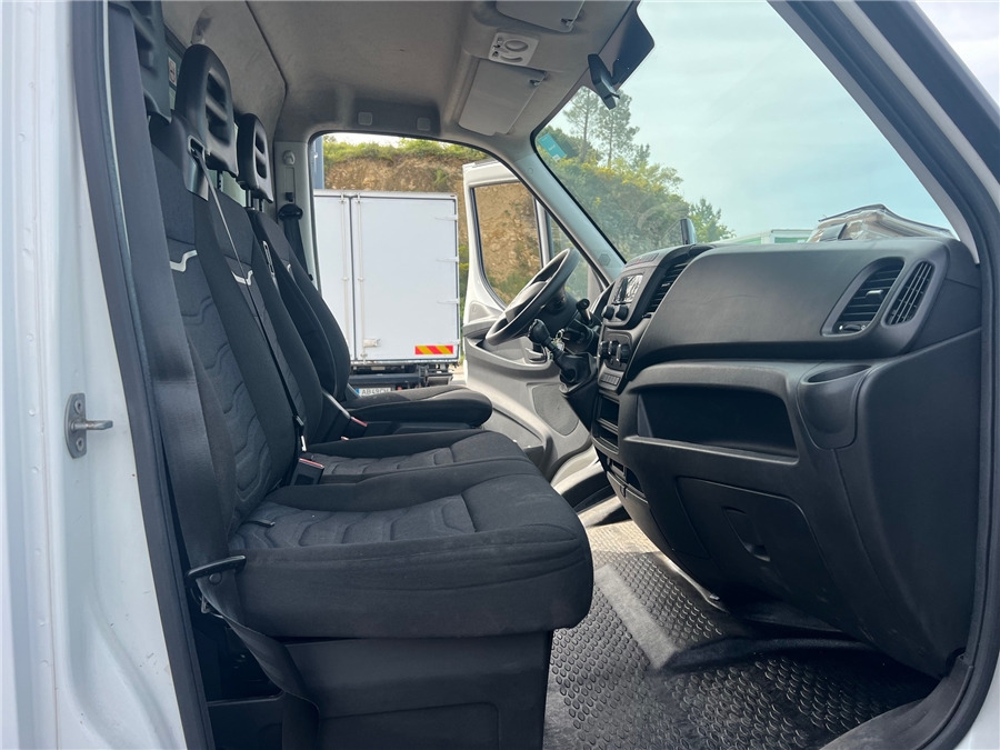 Dostavno vozilo sa zatvorenim sandukom Iveco 35C16: slika 10