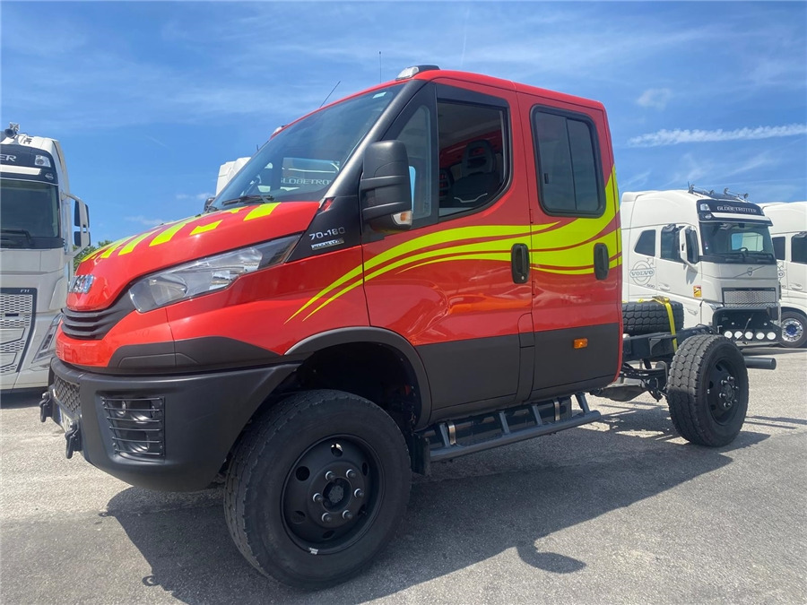 Iveco 70-S180 4X4 - Kamion sa golom šasijom i zatvorenom kabinom: slika 1 Iveco 70-S180 4X4 - Kamion sa golom šasijom i zatvorenom kabinom: slika 1