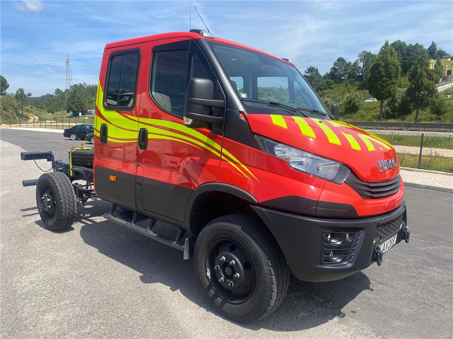 Iveco 70-S180 4X4 - Kamion sa golom šasijom i zatvorenom kabinom: slika 2 Iveco 70-S180 4X4 - Kamion sa golom šasijom i zatvorenom kabinom: slika 2