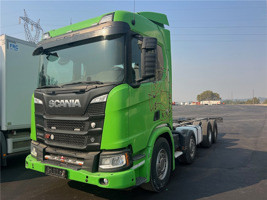 Scania R650 - Kamion sa golom šasijom i zatvorenom kabinom: slika 1 Scania R650 - Kamion sa golom šasijom i zatvorenom kabinom: slika 1