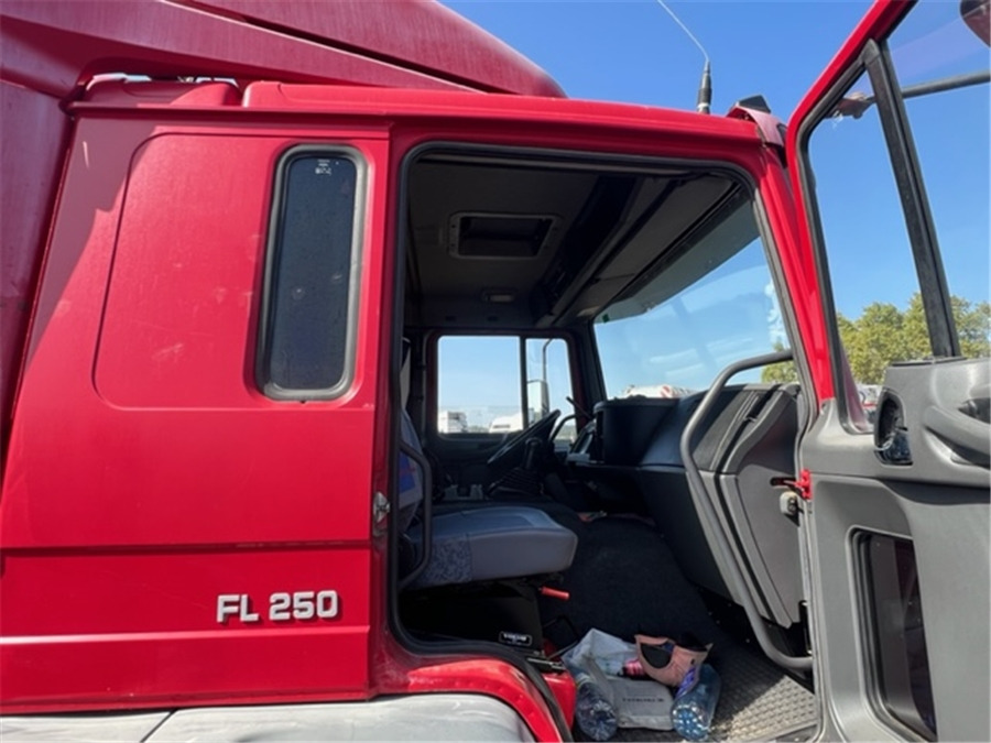 Volvo FL250 - Kamion sa golom šasijom i zatvorenom kabinom: slika 5 Volvo FL250 - Kamion sa golom šasijom i zatvorenom kabinom: slika 5