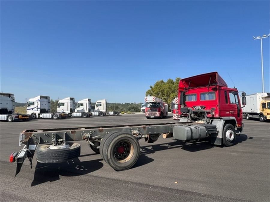 Volvo FL250 - Kamion sa golom šasijom i zatvorenom kabinom: slika 2 Volvo FL250 - Kamion sa golom šasijom i zatvorenom kabinom: slika 2