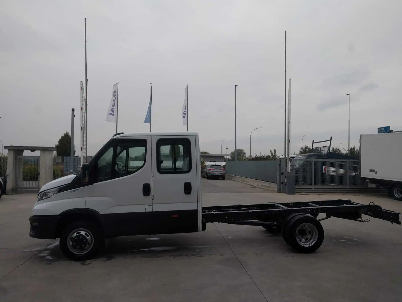 IVECO DAILY 35C18 DOPPIA CABINA 7 POSTI - Dostavno vozilo: slika 3 IVECO DAILY 35C18 DOPPIA CABINA 7 POSTI - Dostavno vozilo: slika 3