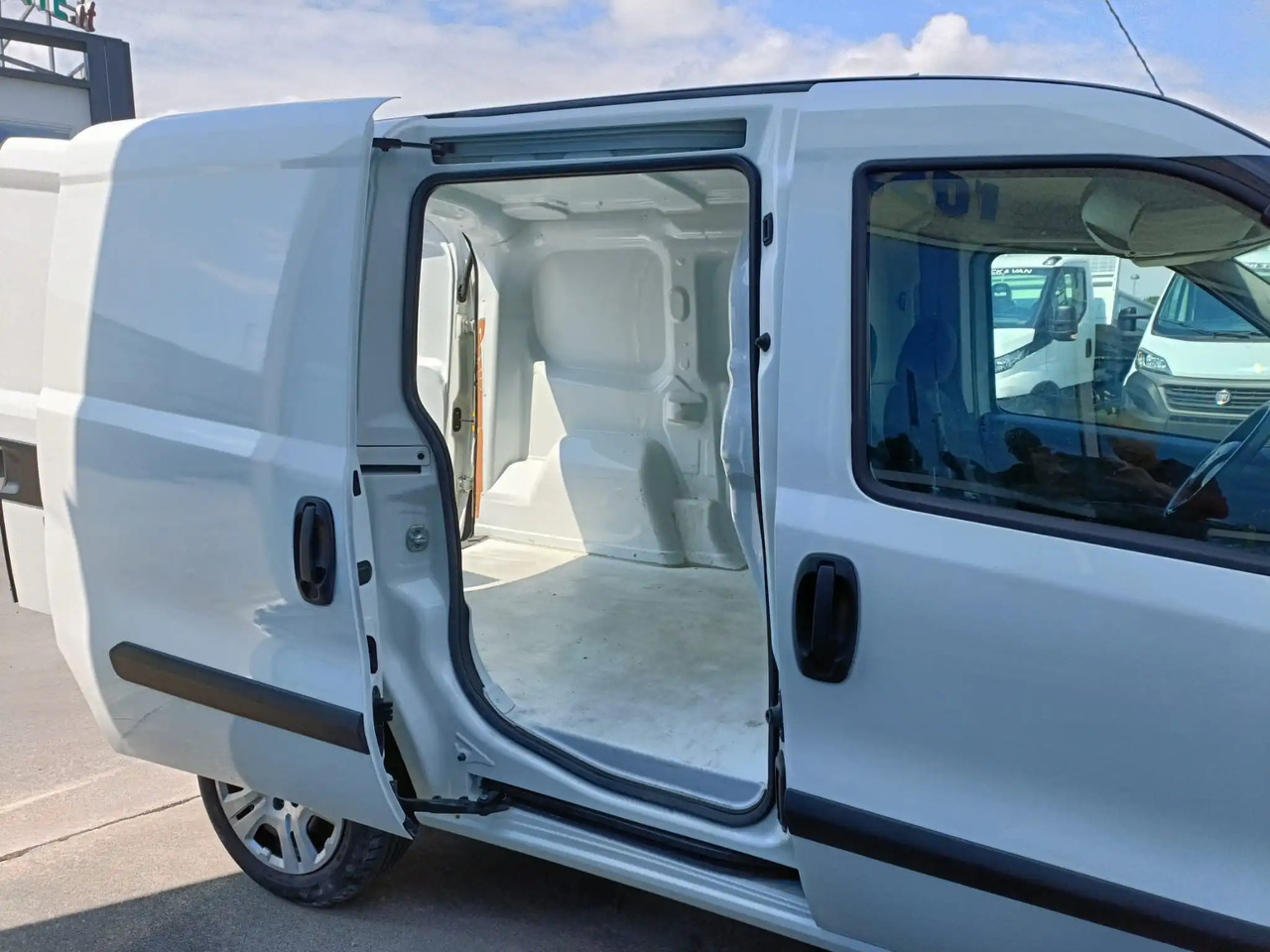 FIAT DOBLO CARGO 1.3 MJT SX - Furgon: slika 3 FIAT DOBLO CARGO 1.3 MJT SX - Furgon: slika 3