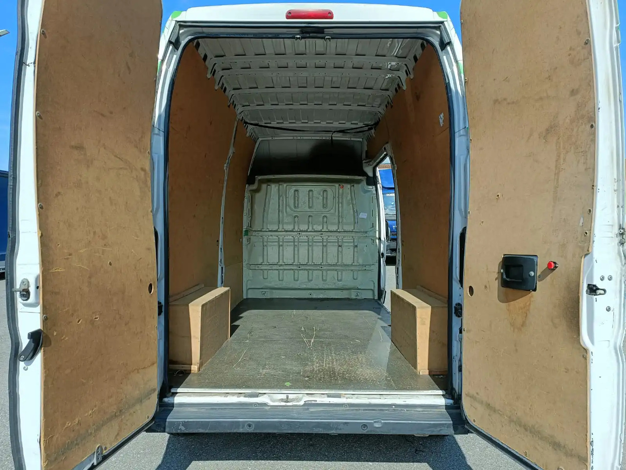 FIAT DUCATO L3H3 3.0 CC CNG - Furgon: slika 4 FIAT DUCATO L3H3 3.0 CC CNG - Furgon: slika 4