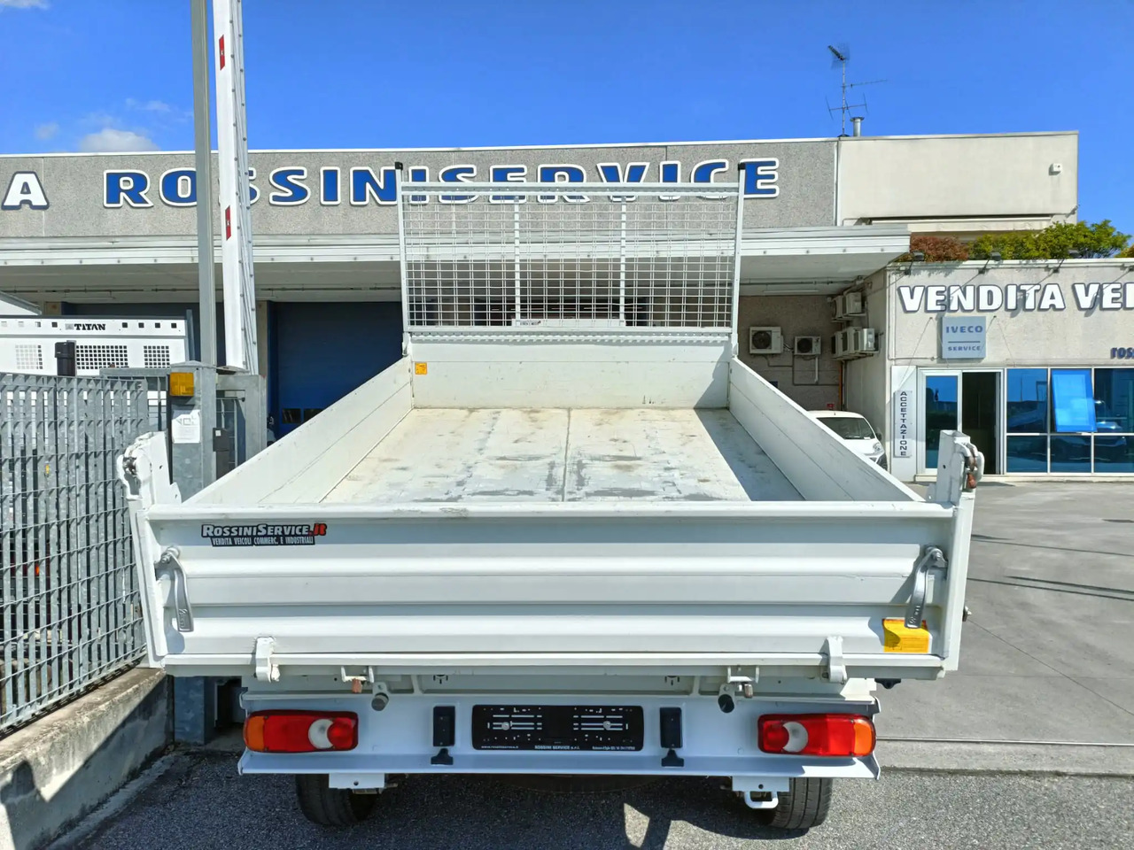 FIAT DUCATO RIBALTABILE 130 CV - Dostavno vozilo istovarivač: slika 4 FIAT DUCATO RIBALTABILE 130 CV - Dostavno vozilo istovarivač: slika 4