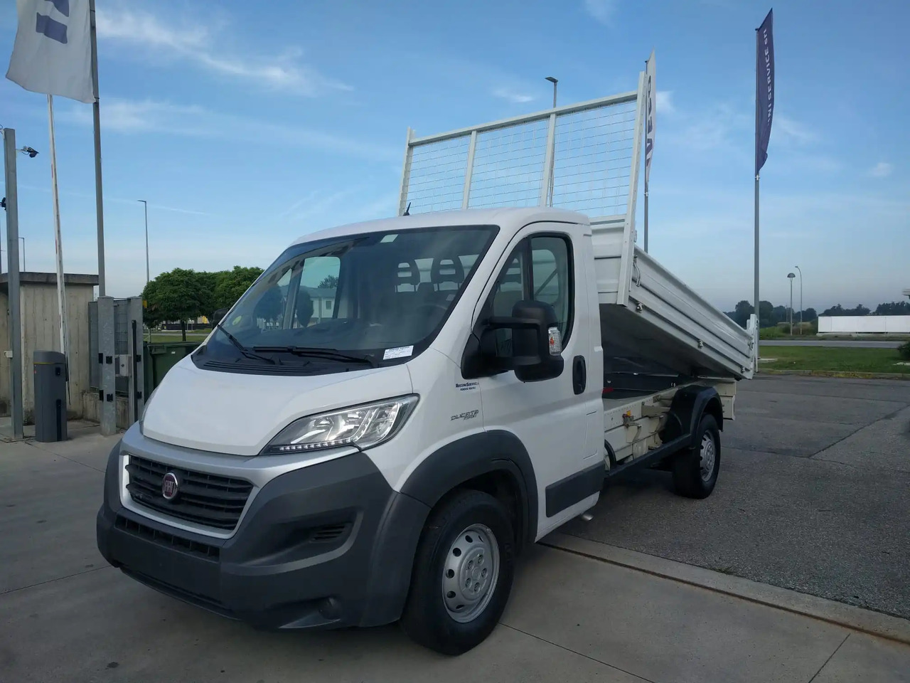 FIAT DUCATO RIBALTABILE - Dostavno vozilo istovarivač: slika 1 FIAT DUCATO RIBALTABILE - Dostavno vozilo istovarivač: slika 1