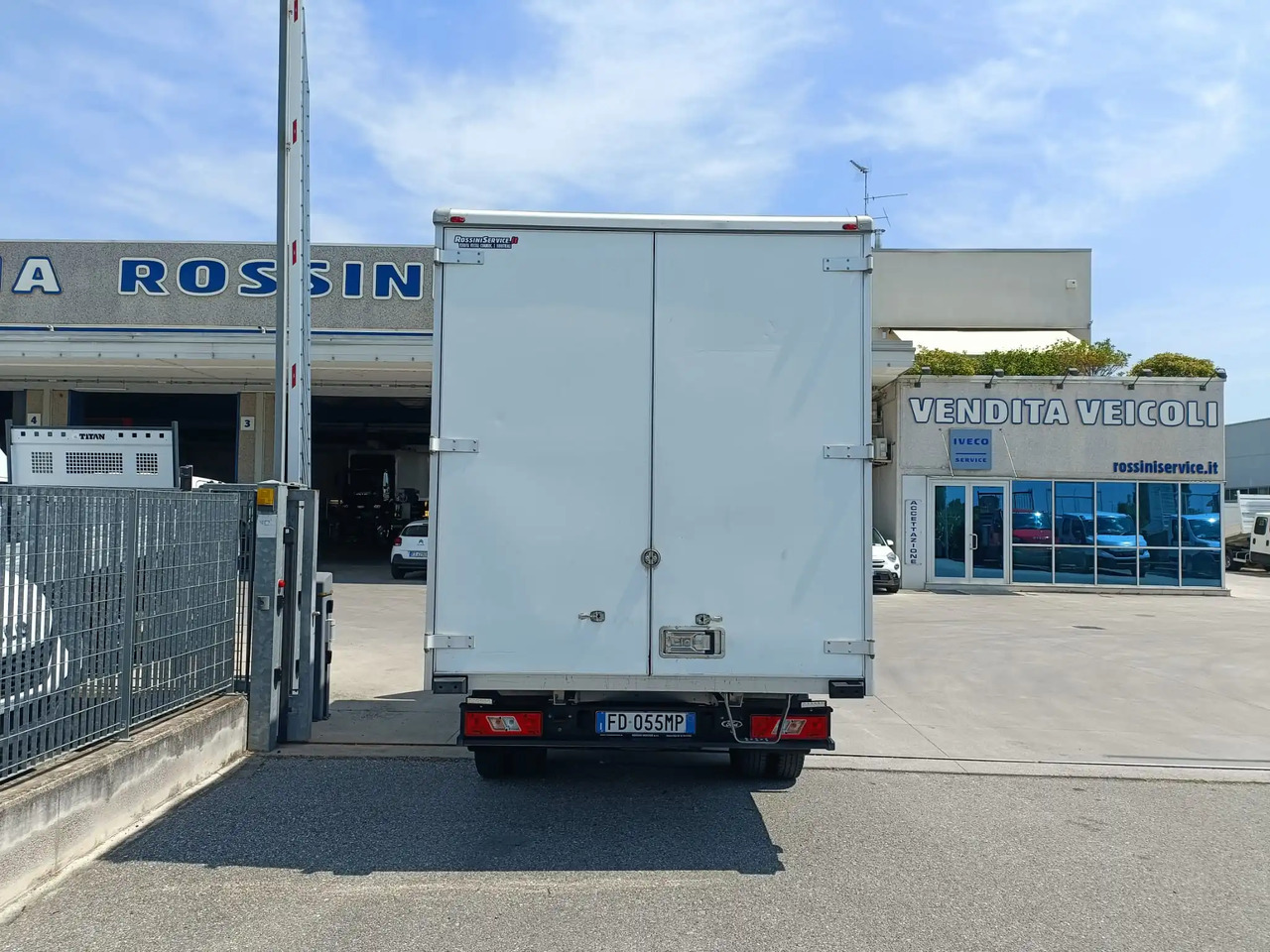 FORD TRANSIT FURGONATO BOX - Dostavno vozilo sa zatvorenim sandukom: slika 3 FORD TRANSIT FURGONATO BOX - Dostavno vozilo sa zatvorenim sandukom: slika 3
