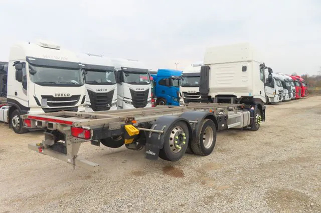 IVECO AS260S42 Y/FP - Kamion sa golom šasijom i zatvorenom kabinom: slika 2 IVECO AS260S42 Y/FP - Kamion sa golom šasijom i zatvorenom kabinom: slika 2