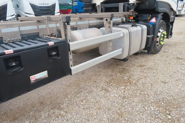 IVECO AS260S42 Y/FP - Kamion sa golom šasijom i zatvorenom kabinom: slika 3 IVECO AS260S42 Y/FP - Kamion sa golom šasijom i zatvorenom kabinom: slika 3