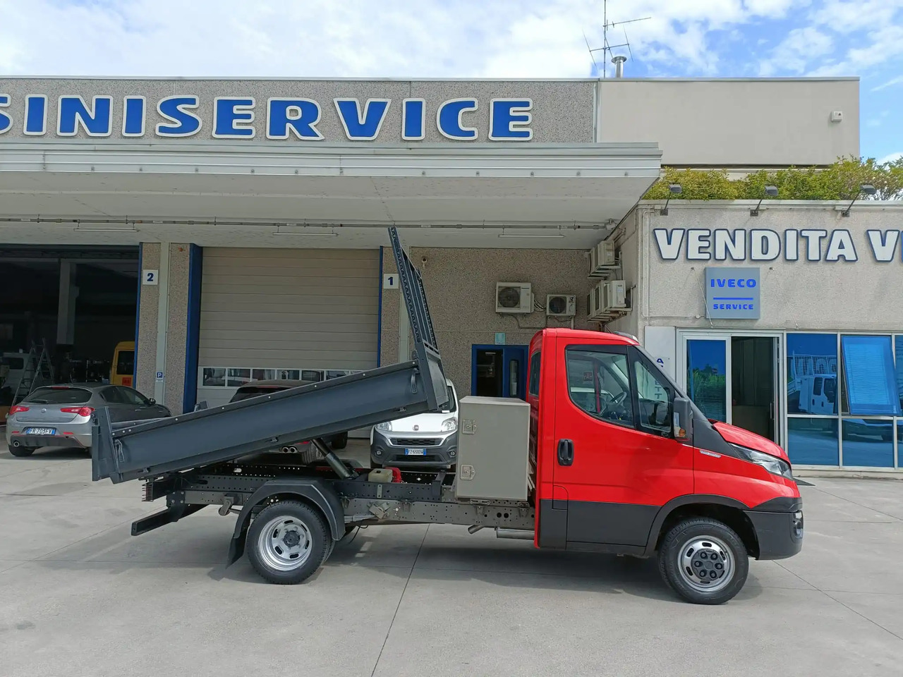 IVECO DAILY 35C12 RIBALTABILE - Dostavno vozilo istovarivač: slika 3 IVECO DAILY 35C12 RIBALTABILE - Dostavno vozilo istovarivač: slika 3