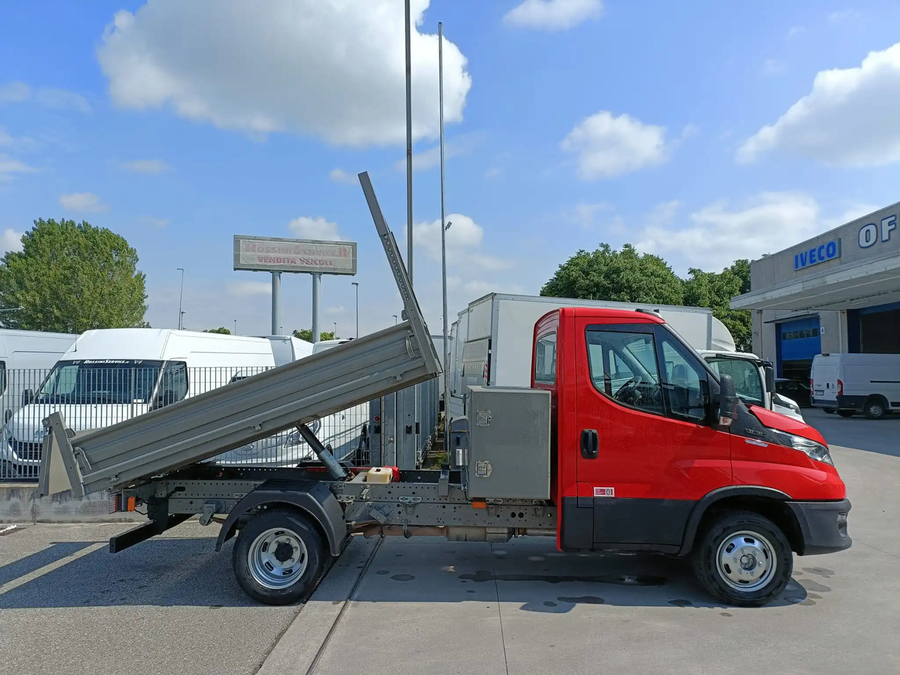 IVECO DAILY 35C12 RIBALTABILE - Dostavno vozilo istovarivač: slika 4 IVECO DAILY 35C12 RIBALTABILE - Dostavno vozilo istovarivač: slika 4