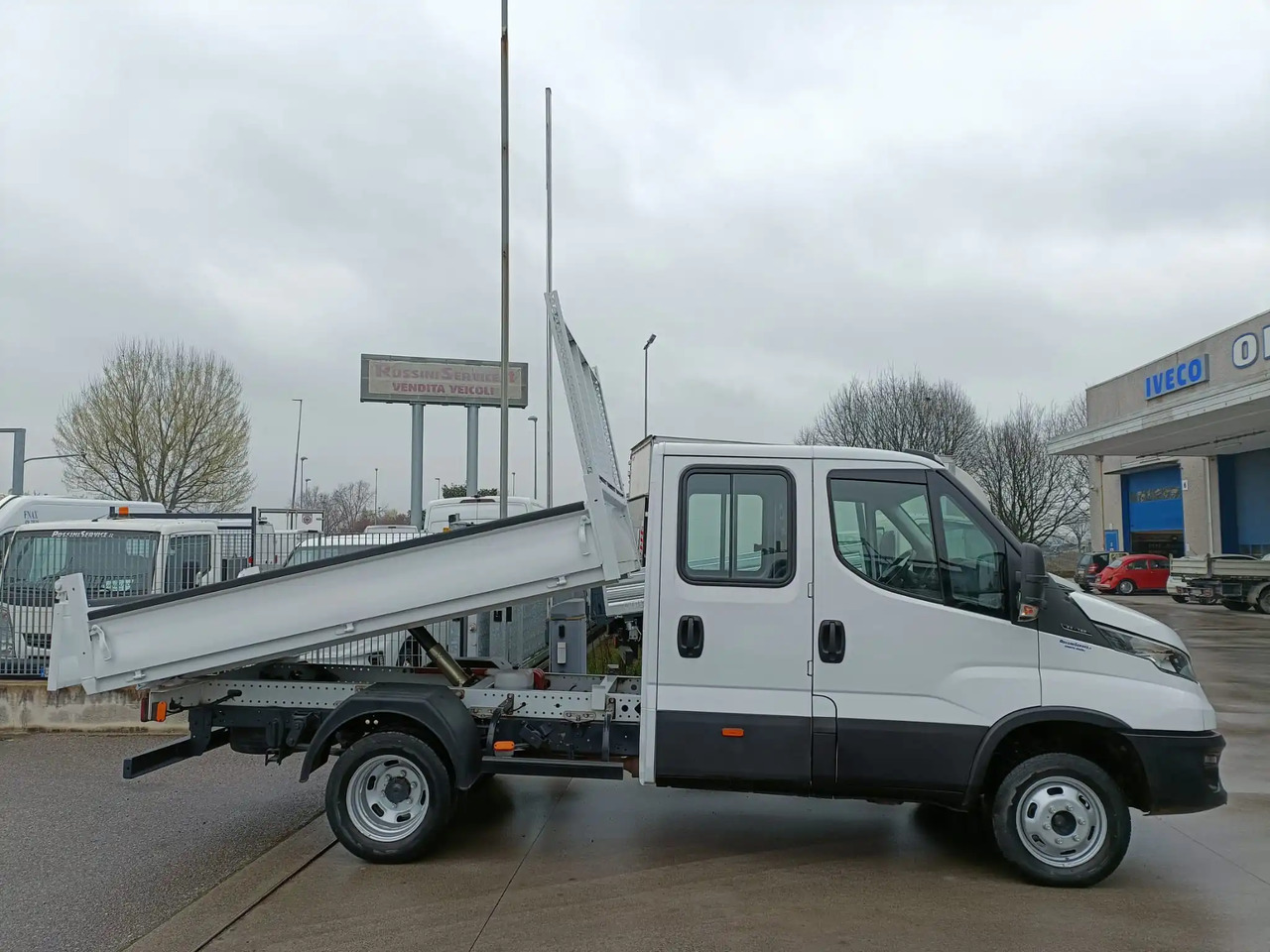 IVECO DAILY 35C14 DOPPIA CABINA RIBALTABILE 2.3 - Dostavno vozilo istovarivač: slika 3 IVECO DAILY 35C14 DOPPIA CABINA RIBALTABILE 2.3 - Dostavno vozilo istovarivač: slika 3