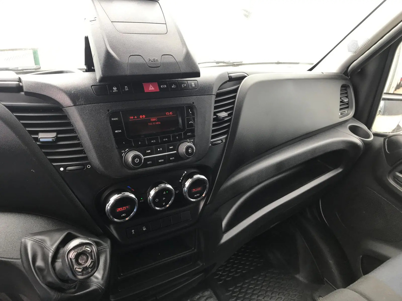 IVECO DAILY 35C16 CC 3000 - Dostavno vozilo sa ceradom: slika 4 IVECO DAILY 35C16 CC 3000 - Dostavno vozilo sa ceradom: slika 4