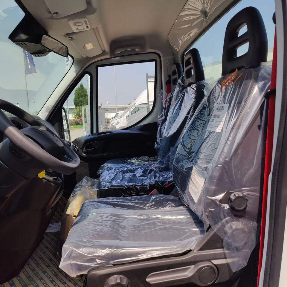 IVECO DAILY 35C16 MOD. 2025 RIBALTABILE TRILATERALE - Dostavno vozilo istovarivač: slika 2 IVECO DAILY 35C16 MOD. 2025 RIBALTABILE TRILATERALE - Dostavno vozilo istovarivač: slika 2