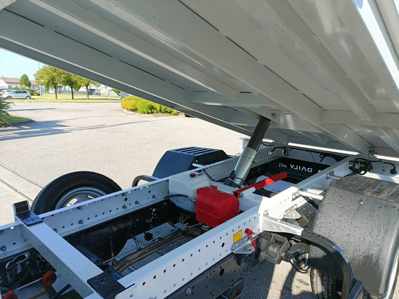 IVECO DAILY 35C16 NUOVO 3.0 cc MOD: 2025 RIBALTABILE - Dostavno vozilo istovarivač: slika 4 IVECO DAILY 35C16 NUOVO 3.0 cc MOD: 2025 RIBALTABILE - Dostavno vozilo istovarivač: slika 4
