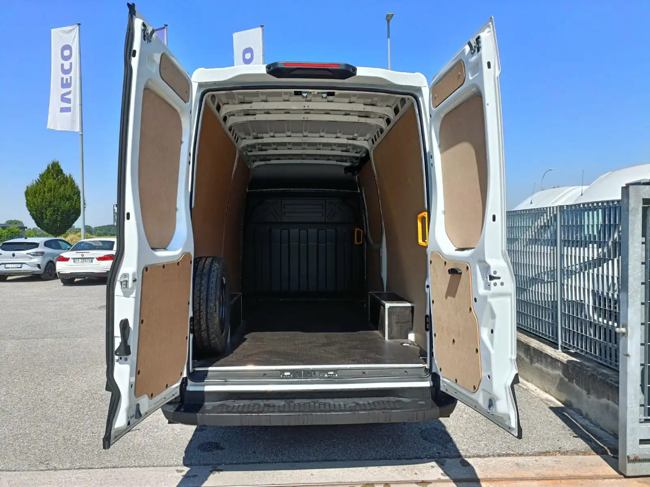 IVECO DAILY 35S14 L2H2 CNG METANO KM 0 IVECO DAILY 35S14 L2H2 CNG METANO KM 0: slika 9