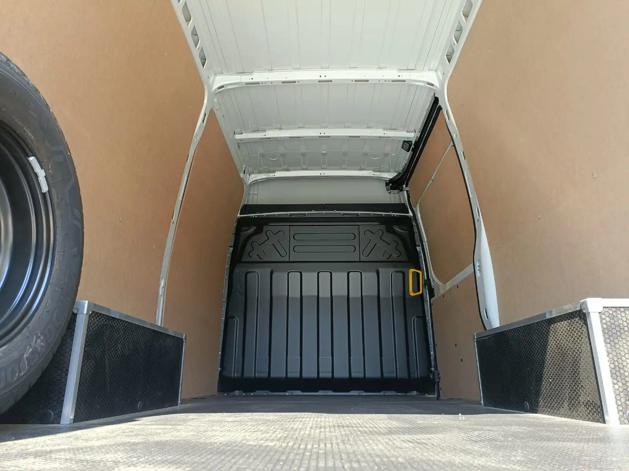 IVECO DAILY 35S14 L2H2 CNG METANO KM 0 IVECO DAILY 35S14 L2H2 CNG METANO KM 0: slika 7