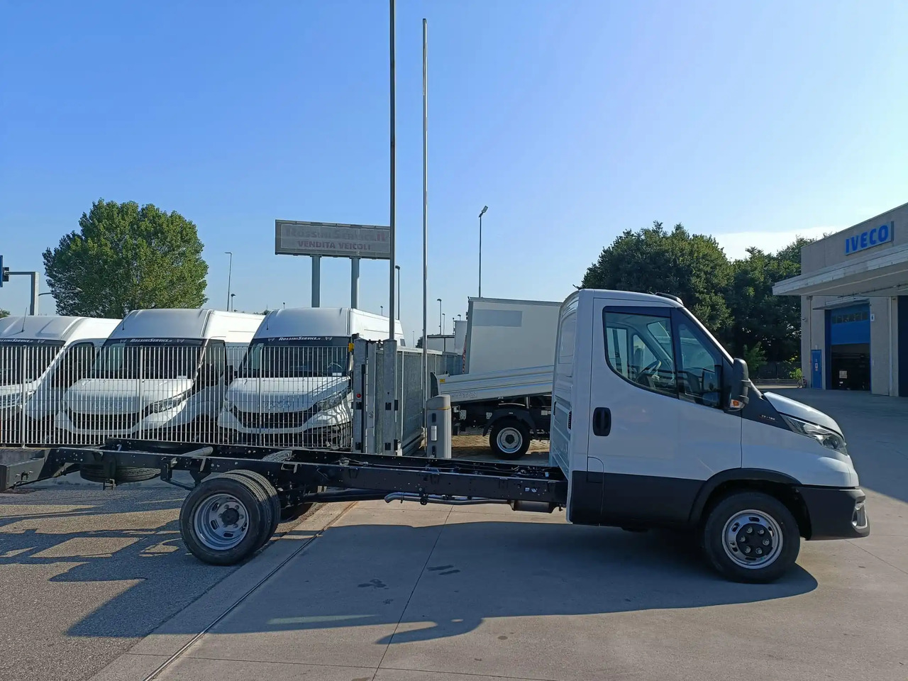 IVECO DAILY 60C18 A TELAIO KM 0 - Kamion sa golom šasijom i zatvorenom kabinom: slika 4 IVECO DAILY 60C18 A TELAIO KM 0 - Kamion sa golom šasijom i zatvorenom kabinom: slika 4