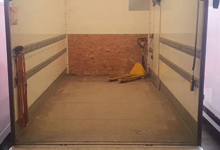 IVECO EUROCARGO 100E18 - Kamion sa zatvorenim sandukom: slika 5 IVECO EUROCARGO 100E18 - Kamion sa zatvorenim sandukom: slika 5