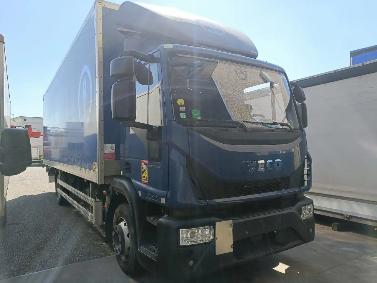 IVECO EUROCARGO 120E22 - Kamion sa zatvorenim sandukom: slika 2 IVECO EUROCARGO 120E22 - Kamion sa zatvorenim sandukom: slika 2