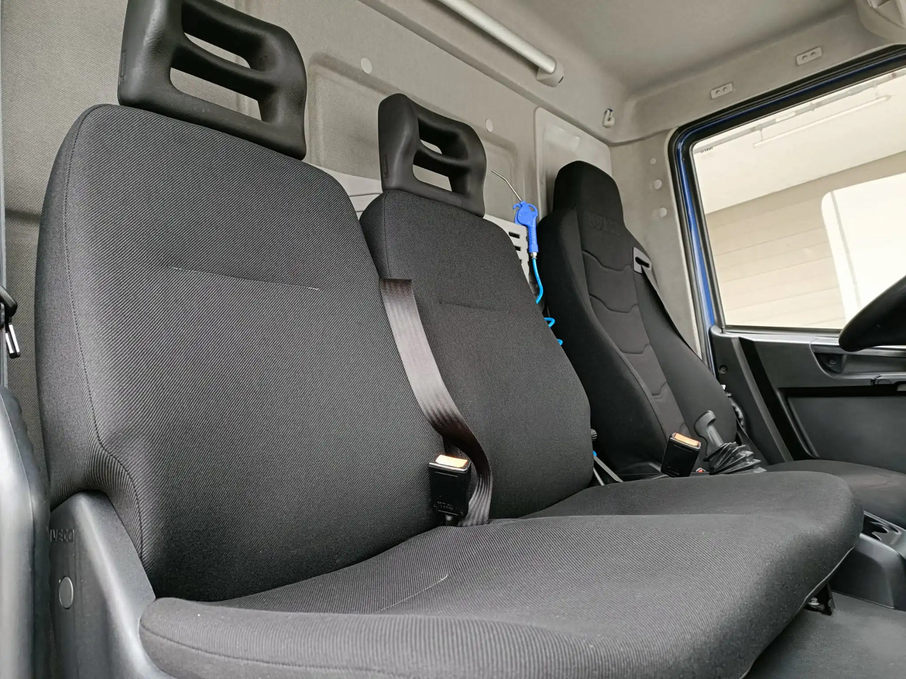 IVECO EUROCARGO 120E22P - Kamion sa golom šasijom i zatvorenom kabinom: slika 3 IVECO EUROCARGO 120E22P - Kamion sa golom šasijom i zatvorenom kabinom: slika 3