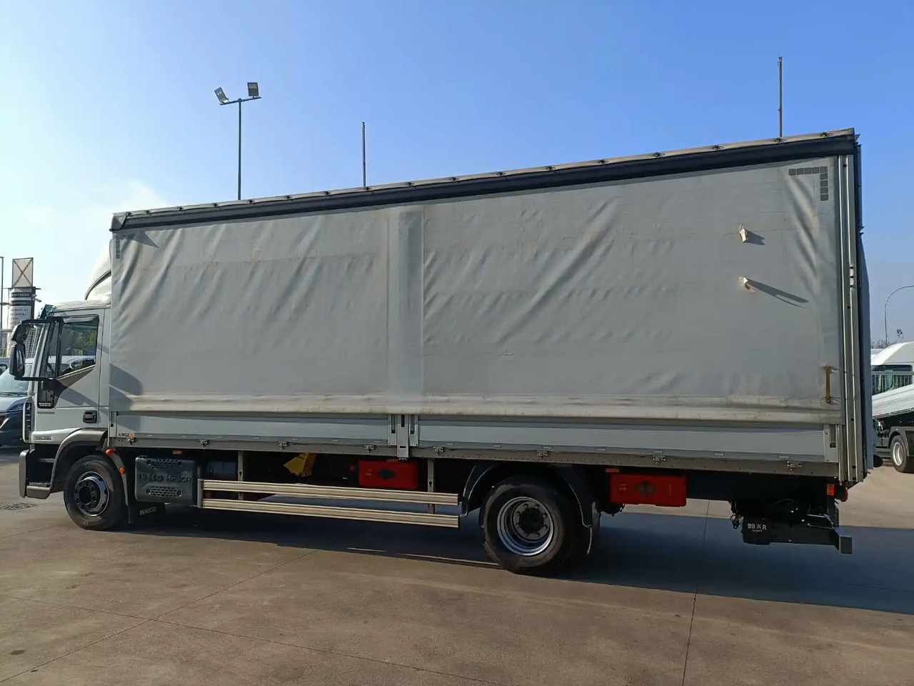 IVECO EUROCARGO 140E28P - Kamion sa ceradom: slika 5 IVECO EUROCARGO 140E28P - Kamion sa ceradom: slika 5
