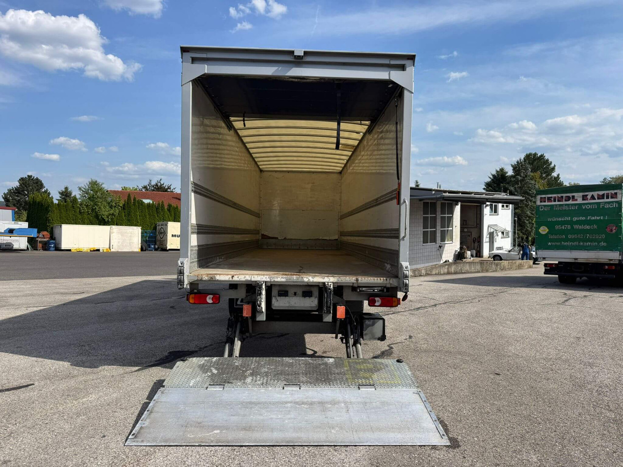 IVECO EUROCARGO 160E25P - Kamion sa zatvorenim sandukom: slika 2 IVECO EUROCARGO 160E25P - Kamion sa zatvorenim sandukom: slika 2