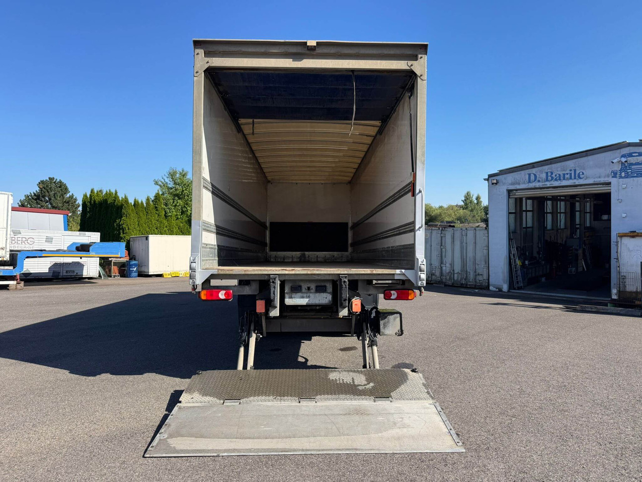 IVECO EUROCARGO 160E25P - Kamion sa zatvorenim sandukom: slika 2 IVECO EUROCARGO 160E25P - Kamion sa zatvorenim sandukom: slika 2
