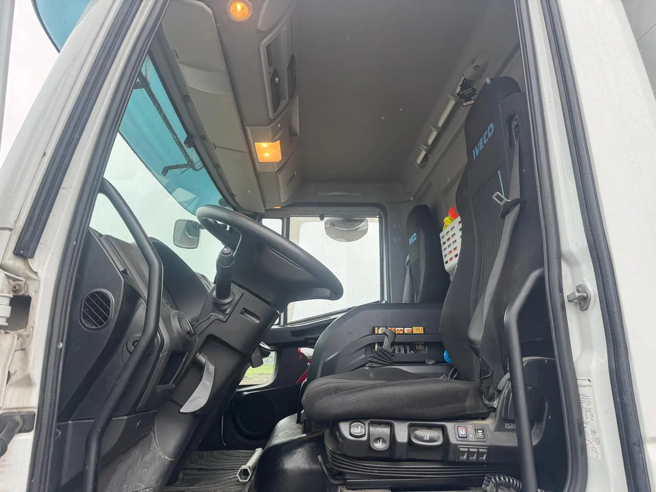IVECO EUROCARGO 180E32P - Kamion sa ceradom: slika 3 IVECO EUROCARGO 180E32P - Kamion sa ceradom: slika 3