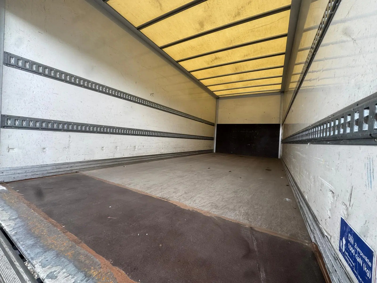 IVECO EUROCARGO 75E19P - Kamion sa golom šasijom i zatvorenom kabinom: slika 4 IVECO EUROCARGO 75E19P - Kamion sa golom šasijom i zatvorenom kabinom: slika 4