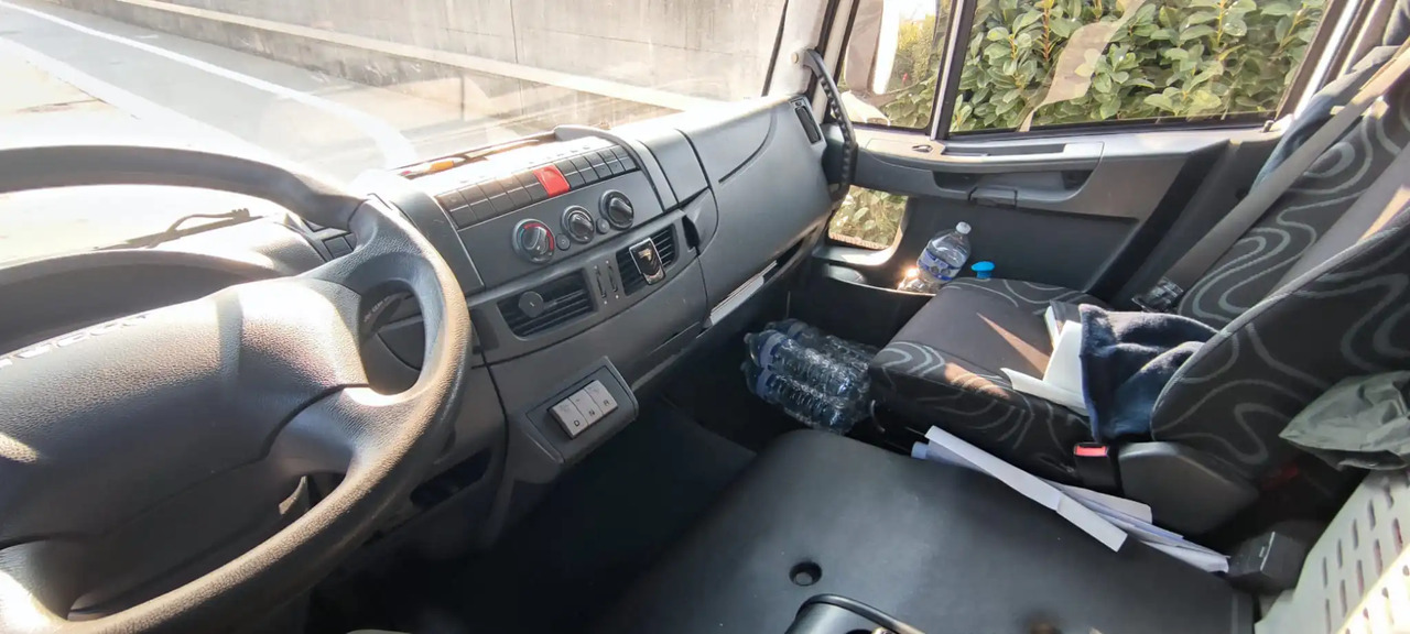 IVECO EUROCARGO 75E21 - Kamion sa zatvorenim sandukom: slika 4 IVECO EUROCARGO 75E21 - Kamion sa zatvorenim sandukom: slika 4