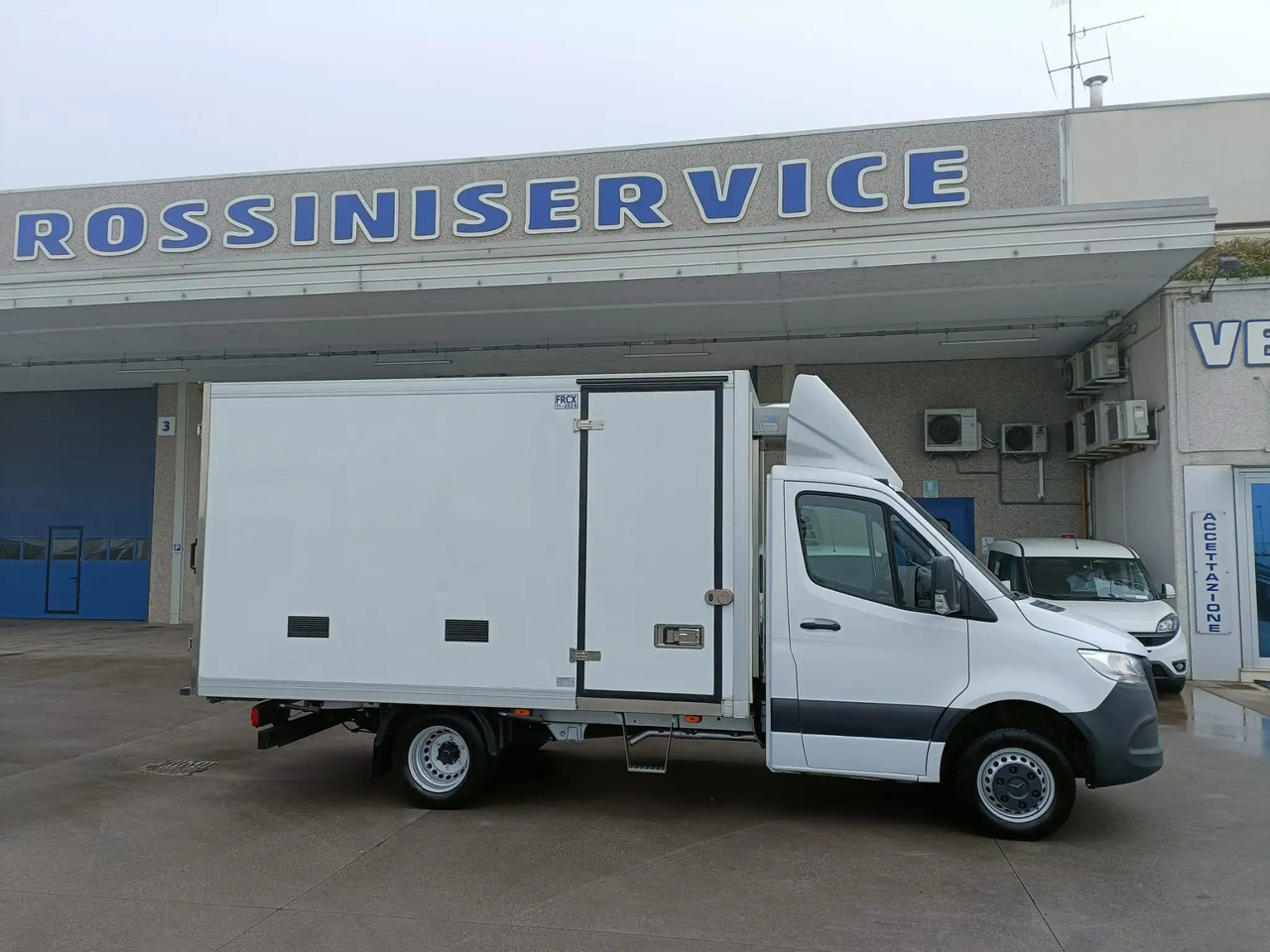 MERCEDES BENZ SPRINTER 415 150 CV - Dostavno vozilo hladnjača: slika 2 MERCEDES BENZ SPRINTER 415 150 CV - Dostavno vozilo hladnjača: slika 2