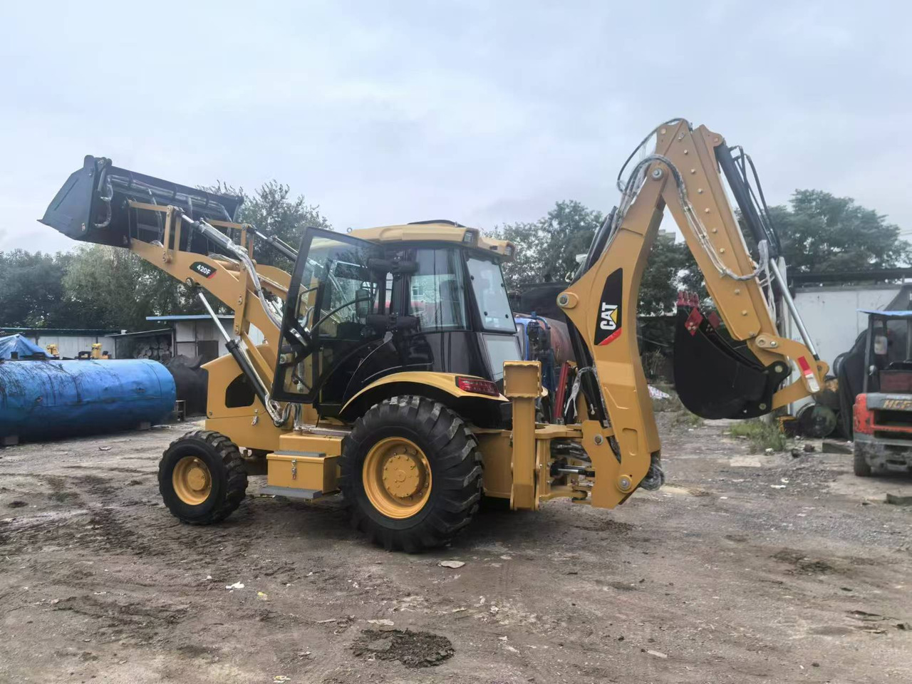 Caterpillar 420F - Bager utovarivač: slika 2 Caterpillar 420F - Bager utovarivač: slika 2