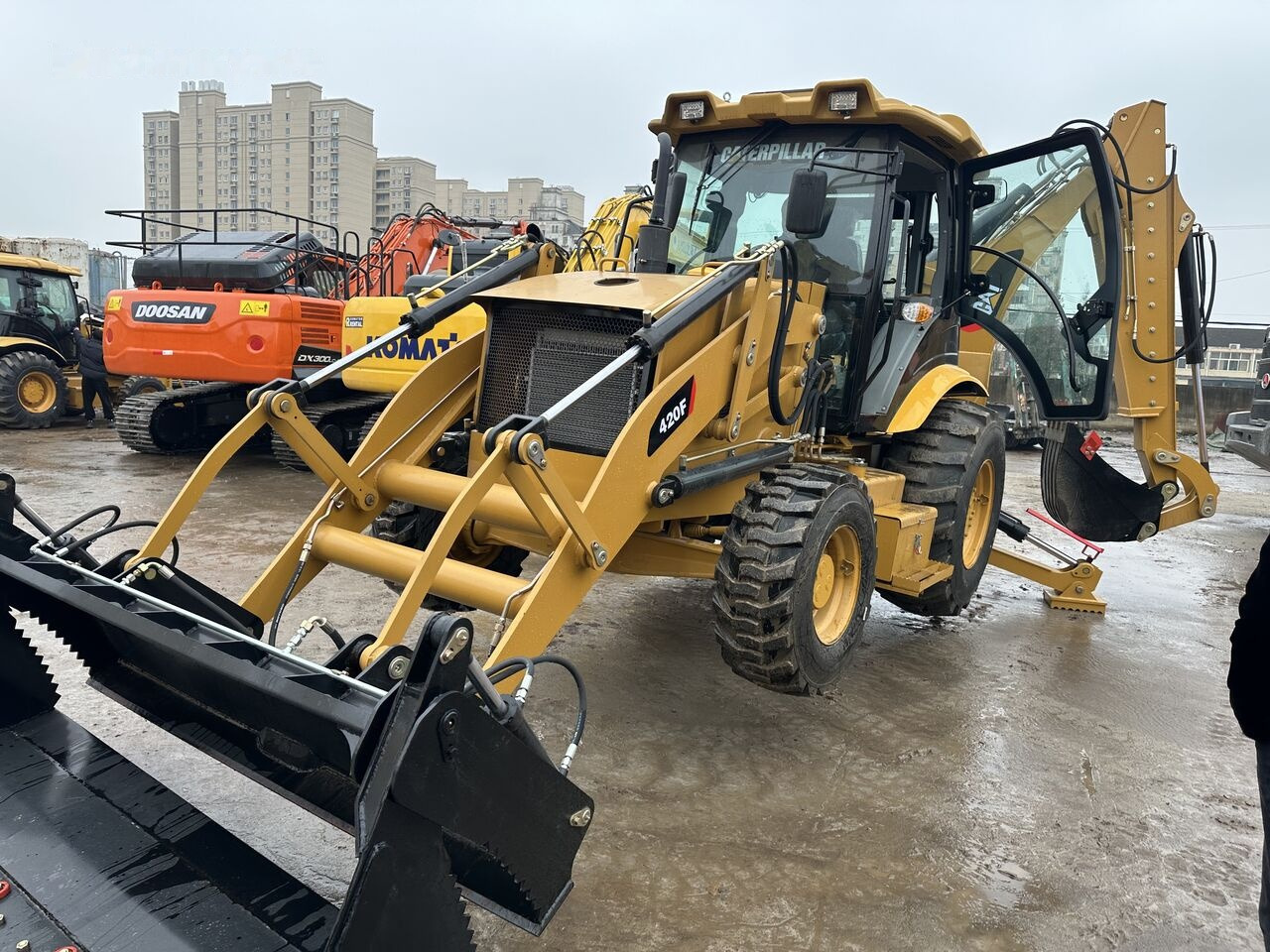 Caterpillar 420F - Bager utovarivač: slika 3 Caterpillar 420F - Bager utovarivač: slika 3