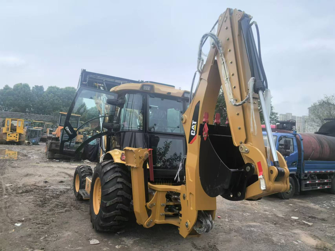 Caterpillar 420F - Bager utovarivač: slika 4 Caterpillar 420F - Bager utovarivač: slika 4