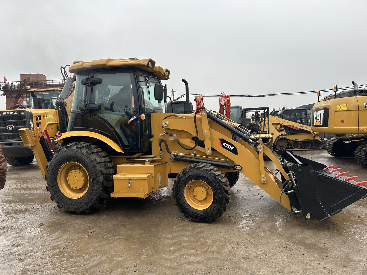 Caterpillar 420F - Bager utovarivač: slika 4 Caterpillar 420F - Bager utovarivač: slika 4