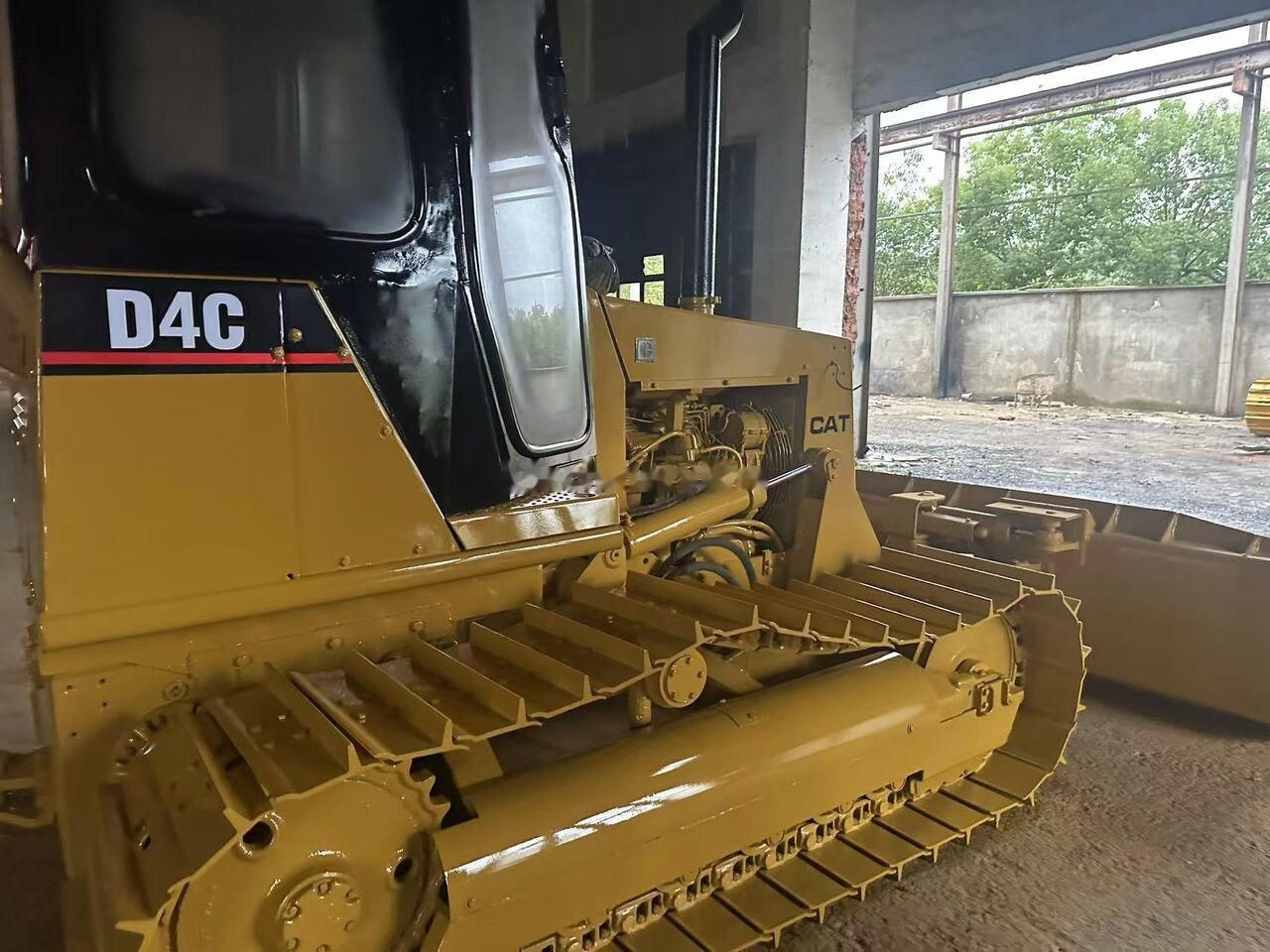 Caterpillar D4C - Buldožer: slika 5 Caterpillar D4C - Buldožer: slika 5