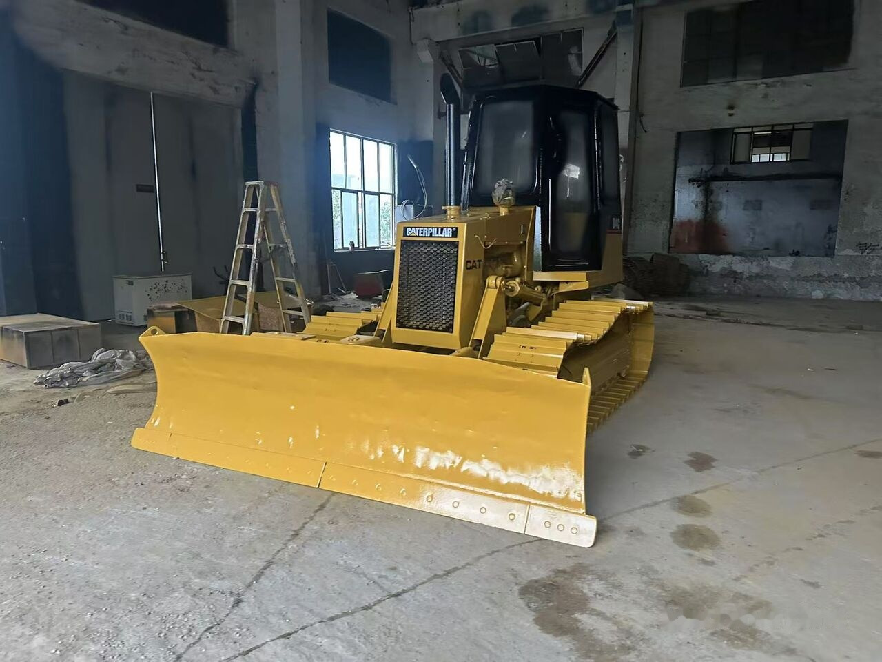 Caterpillar D4C - Buldožer: slika 4 Caterpillar D4C - Buldožer: slika 4